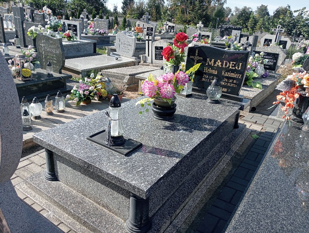 Grób Kazimierz Madej